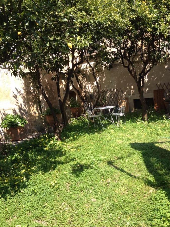 לינה וארוחת בוקר גרוטליה Il Giardino מראה חיצוני תמונה